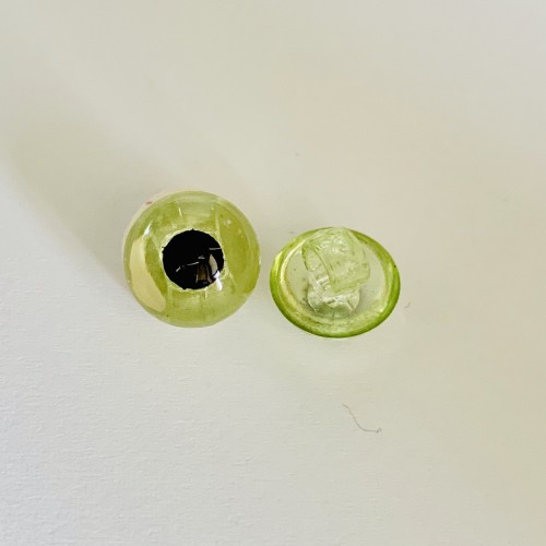 Očko zelené 9 mm, našívacie - pár